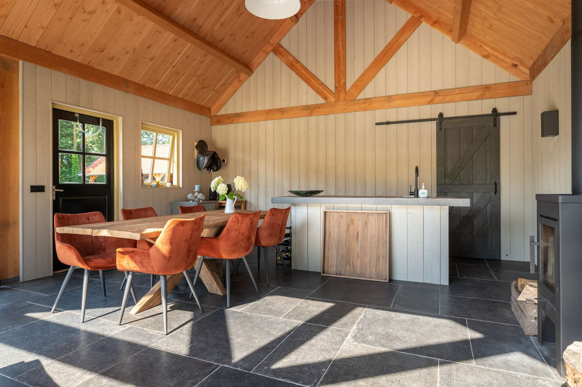 Nieuw houten huis laten bouwen